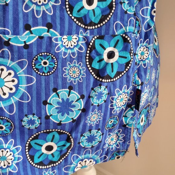 PEACHES Scrubs Top Psychedelic Flowers Stripes Cobalt Blues Black Pockets Nurse - Picture 5 of 8